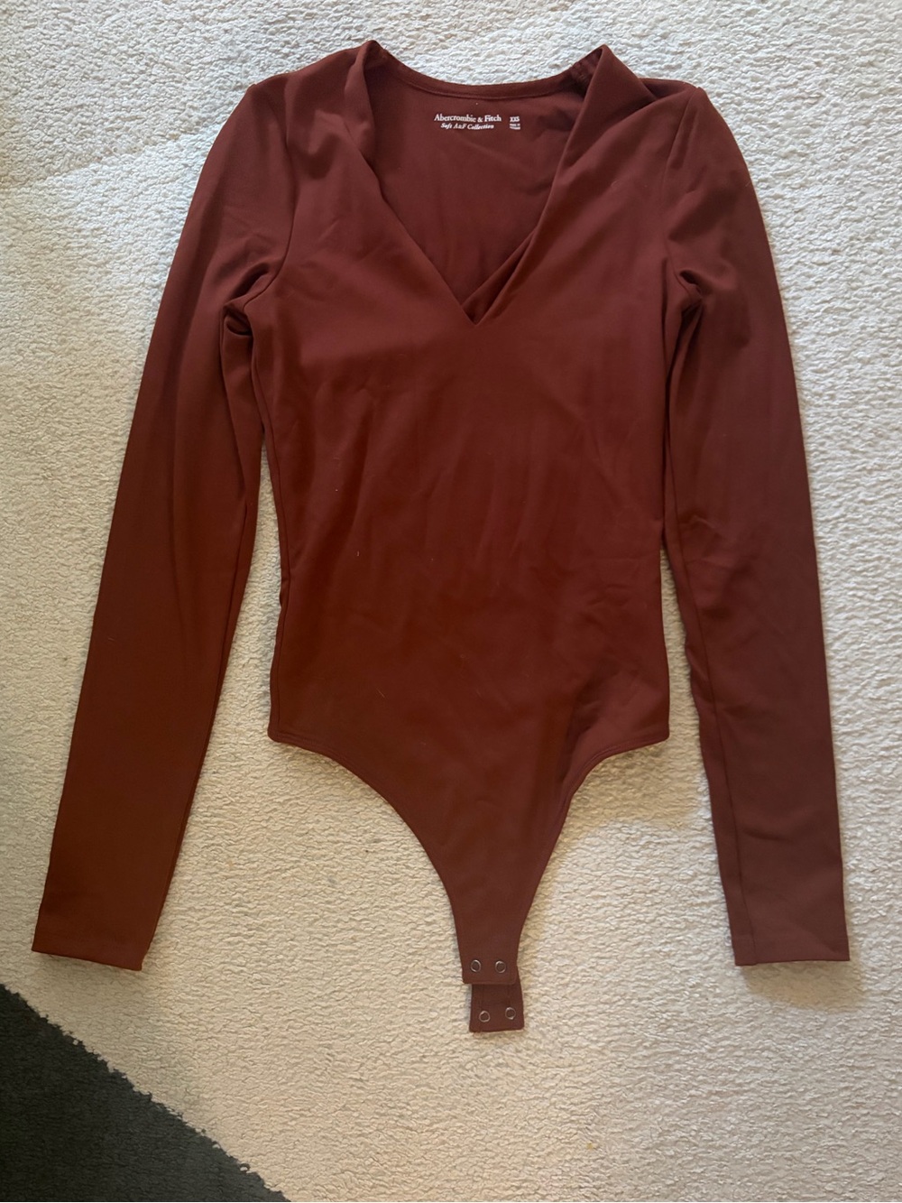 Abercrombie & Fitch Long Sleeve V-Neck Bodysuit - Paprika